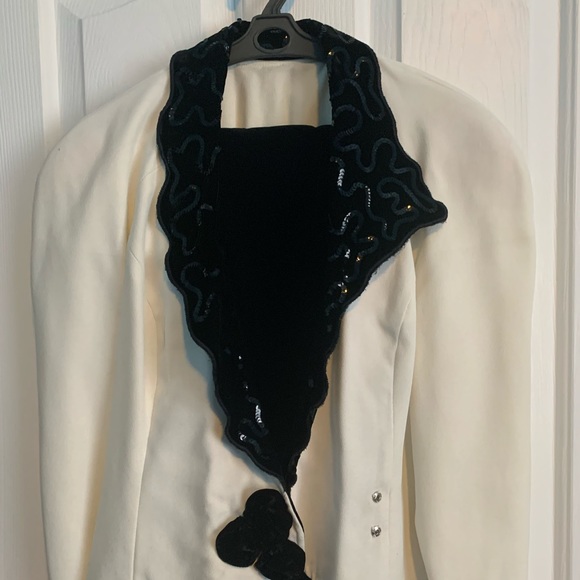 White and black skirt 2 pieces suite - Picture 2 of 4